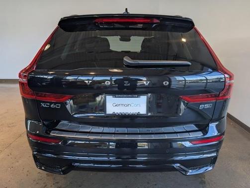 Onyx Black Metallic 2026 Volvo XC60 B5 Ultra