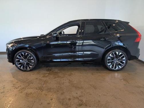 Onyx Black Metallic 2026 Volvo XC60 B5 Ultra