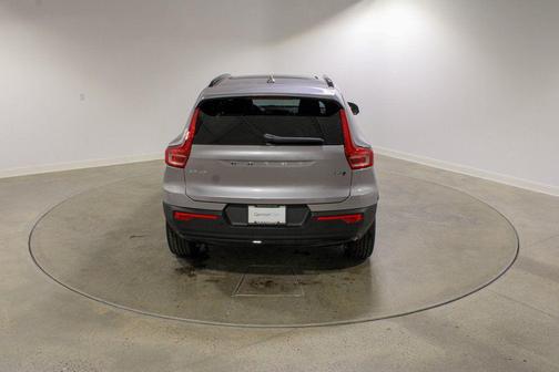 2026 Volvo XC40 Plus, B5 AWD Gas (mild hybrid), Dark