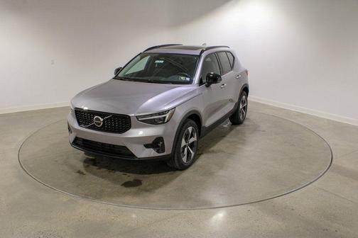 2026 Volvo XC40 Plus, B5 AWD Gas (mild hybrid), Dark