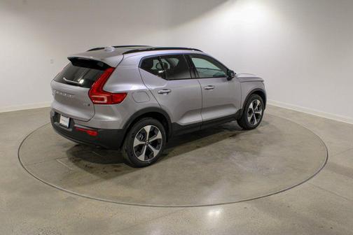 2026 Volvo XC40 Plus, B5 AWD Gas (mild hybrid), Dark
