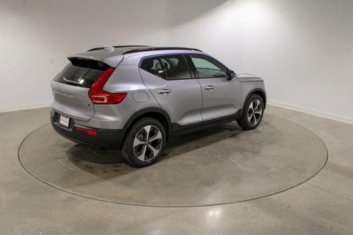 2026 Volvo XC40 Plus, B5 AWD Gas (mild hybrid), Dark