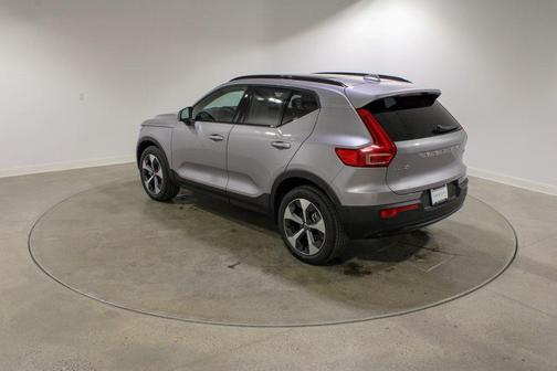 2026 Volvo XC40 Plus, B5 AWD Gas (mild hybrid), Dark