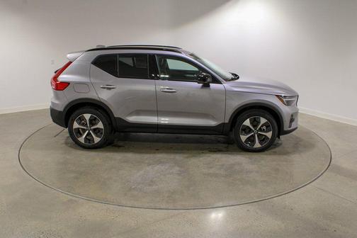 2026 Volvo XC40 Plus, B5 AWD Gas (mild hybrid), Dark