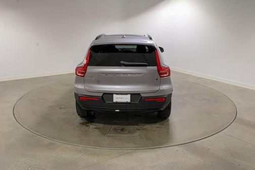 2026 Volvo XC40 Plus, B5 AWD Gas (mild hybrid), Dark