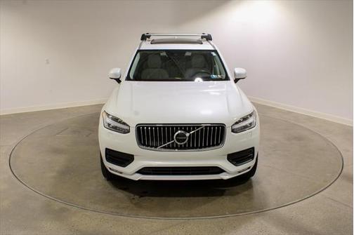 2022 Volvo XC90 T5 Momentum