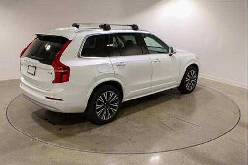 2022 Volvo XC90 T5 Momentum