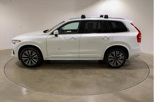 2022 Volvo XC90 T5 Momentum