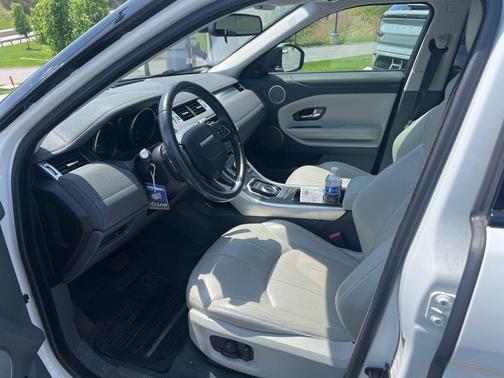 Fuji White 2017 Land Rover Range Rover Evoque SE