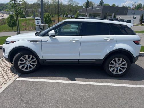 Fuji White 2017 Land Rover Range Rover Evoque SE