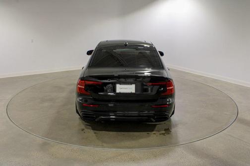 2022 Volvo S60 Recharge Plug-In Hybrid T8 R-Design