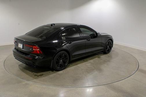 2022 Volvo S60 Recharge Plug-In Hybrid T8 R-Design