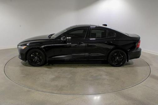 2022 Volvo S60 Recharge Plug-In Hybrid T8 R-Design