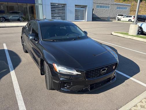 2022 Volvo S60 Recharge Plug-In Hybrid T8 R-Design