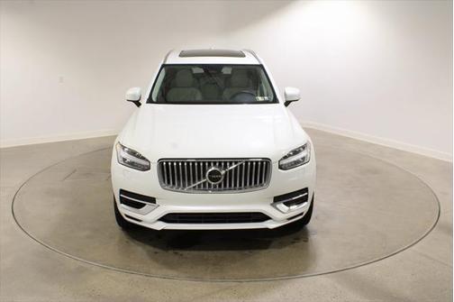 2025 Volvo XC90 Plug-In Hybrid T8 Core 7-Seater