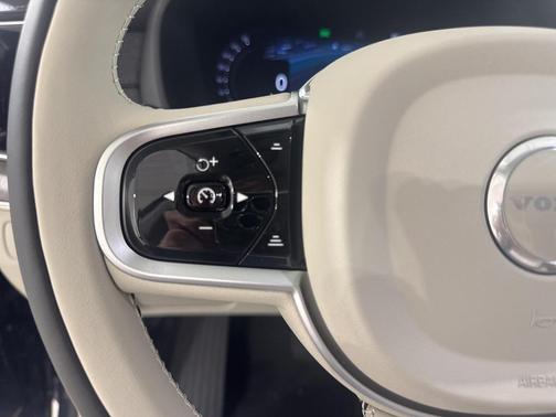 2026 Volvo XC90 Ultra, B6 AWD Gas (mild hybrid), Gasoline, Bright, 7 Seats