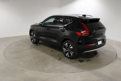 2025 Volvo XC40 B5 Plus Bright Theme