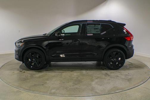 Onyx Black 2026 Volvo XC40 Black Edition Ultra, B5 AWD Gas (mild hybrid)