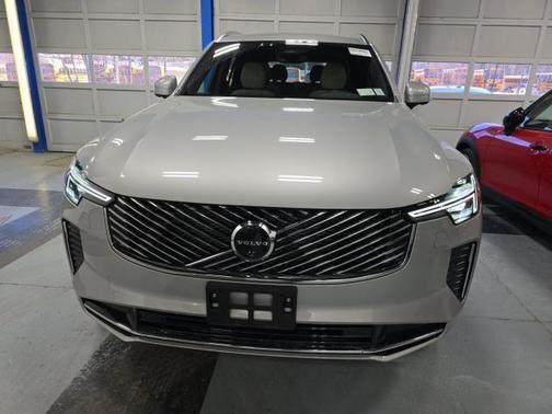 Silver Dawn Metallic 2025 Volvo XC90 B5 Plus 6-Seater