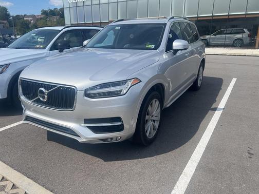2018 Volvo XC90 T5 Momentum