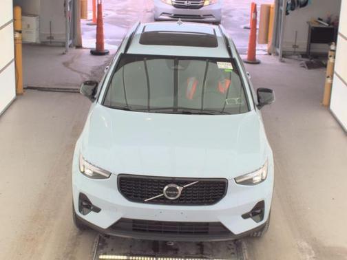 2025 Volvo XC40 B5 Plus Dark Theme