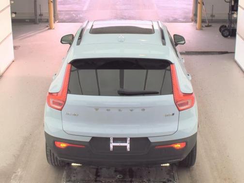 2025 Volvo XC40 B5 Plus Dark Theme