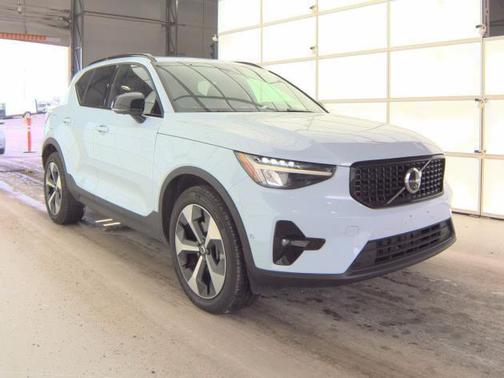 2025 Volvo XC40 B5 Plus Dark Theme