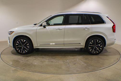 Crystal White Metallic 2025 Volvo XC90 B6 Plus 7-Seater