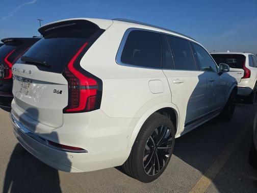 Crystal White Metallic 2025 Volvo XC90 B6 Plus 7-Seater