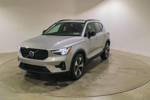 Silver Dawn Metallic 2023 Volvo XC40 B5 Plus Dark Theme