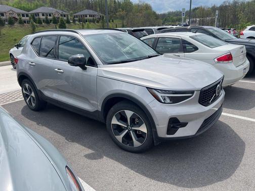 Silver Dawn Metallic 2023 Volvo XC40 B5 Plus Dark Theme
