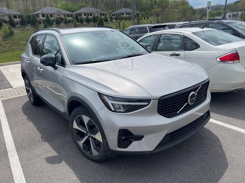 Silver Dawn Metallic 2023 Volvo XC40 B5 Plus Dark Theme