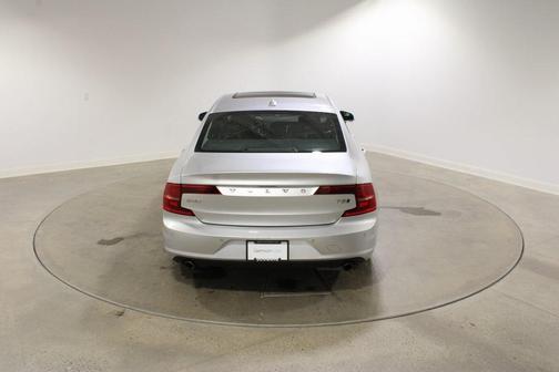 2018 Volvo S90 T5 Momentum