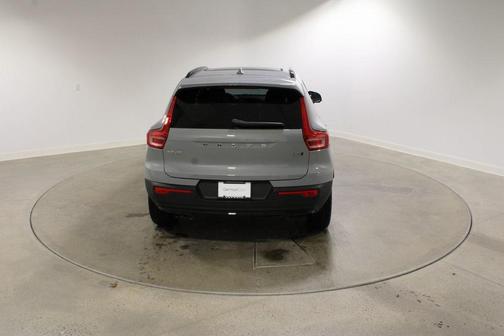 2026 Volvo XC40 Core, B5 AWD Gas (mild hybrid), Dark