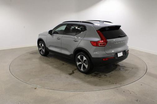 2026 Volvo XC40 Core, B5 AWD Gas (mild hybrid), Dark