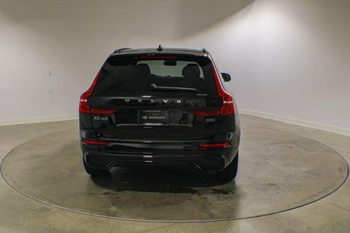 Onyx Black Metallic 2024 Volvo XC60 B5 Plus Dark Theme