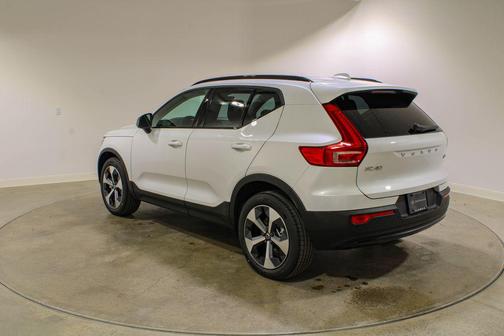 Crystal White 2026 Volvo XC40 Core, B5 AWD Gas (mild hybrid), Dark