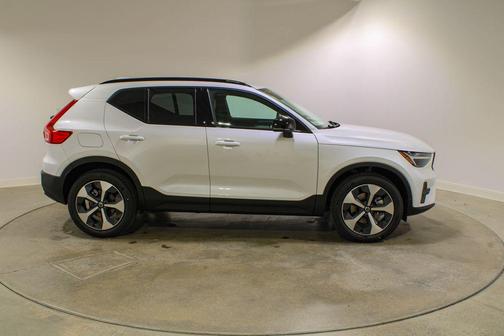 Crystal White 2026 Volvo XC40 Core, B5 AWD Gas (mild hybrid), Dark