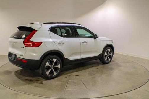 Crystal White 2026 Volvo XC40 Core, B5 AWD Gas (mild hybrid), Dark