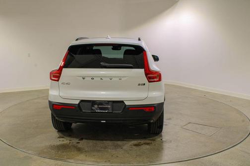 Crystal White 2026 Volvo XC40 Core, B5 AWD Gas (mild hybrid), Dark