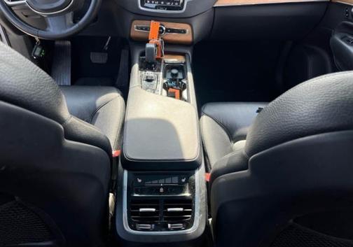 Silver Dawn Metallic 2023 Volvo XC90 B6 Core