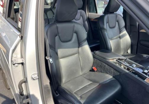 Silver Dawn Metallic 2023 Volvo XC90 B6 Core