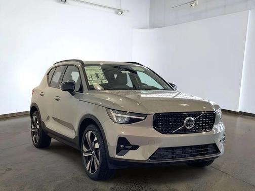 Vapour Grey Metallic 2026 Volvo XC40 Plus, B5 AWD Gas (mild hybrid), Dark