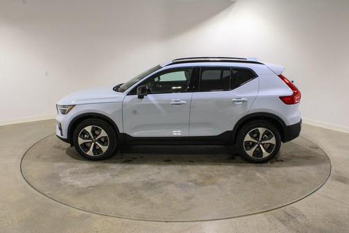 2026 Volvo XC40 Plus, B5 AWD Gas (mild hybrid), Dark