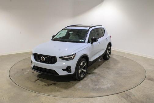 2026 Volvo XC40 Plus, B5 AWD Gas (mild hybrid), Dark