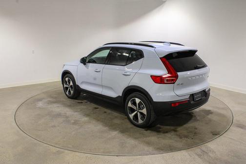 2026 Volvo XC40 Plus, B5 AWD Gas (mild hybrid), Dark
