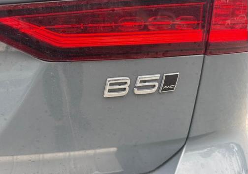 Thunder Grey Metallic 2024 Volvo V60 Cross Country B5 Ultimate