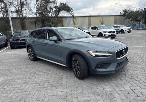 Thunder Grey Metallic 2024 Volvo V60 Cross Country B5 Ultimate