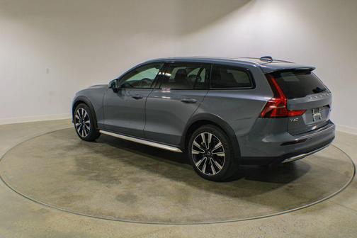 Thunder Grey Metallic 2024 Volvo V60 Cross Country B5 Ultimate