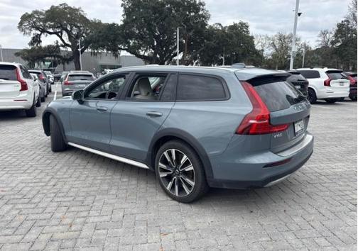 Thunder Grey Metallic 2024 Volvo V60 Cross Country B5 Ultimate